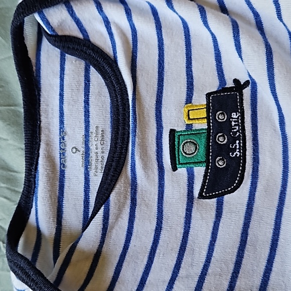 Set of Two Carters 9 Mos Baby Onesies - Picture 2 of 3